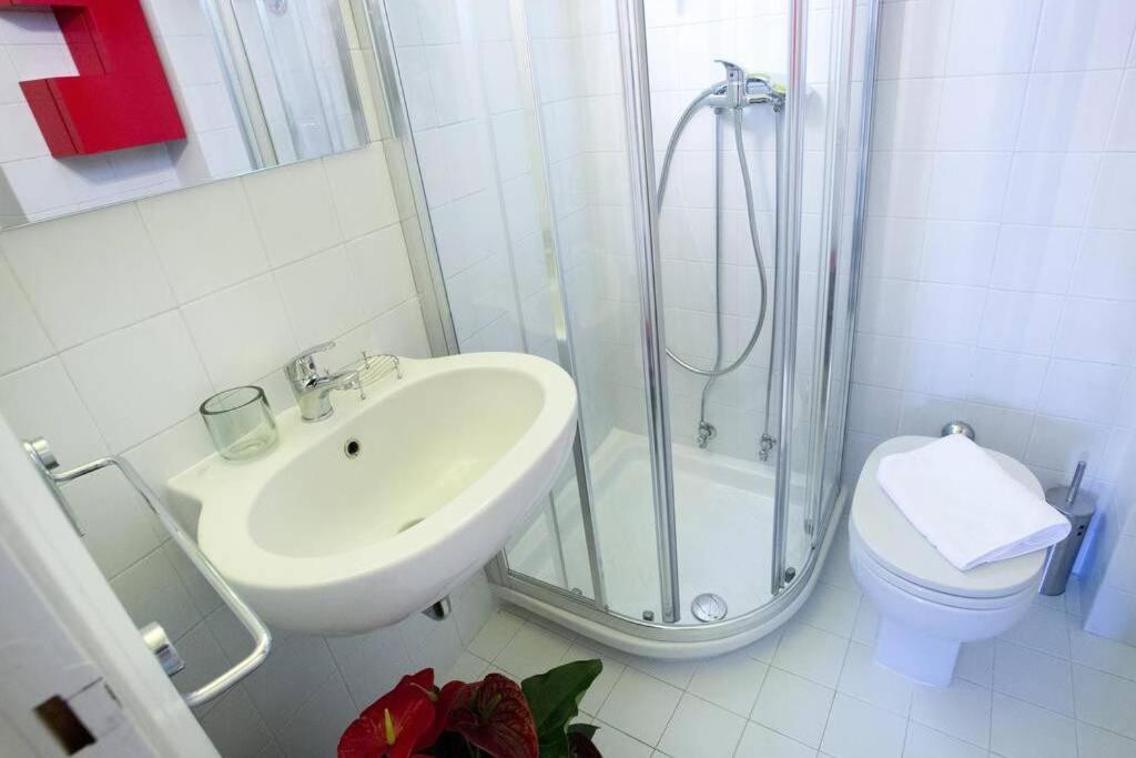 Bv Apartment Сиена Екстериор снимка